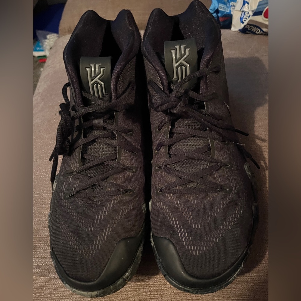 Nike Kyrie 4 Blackout Men’s Size 10.5, Style Code 943806-008